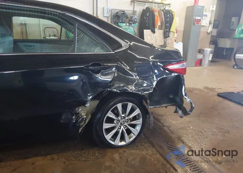 2015 Toyota Camry Xle z USA, uszkodzony, nr VIN 4T4BF1FK5FR508280